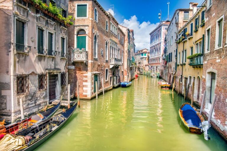 Fototapeten Kanal in Venedig - Fototapetenwelt.de