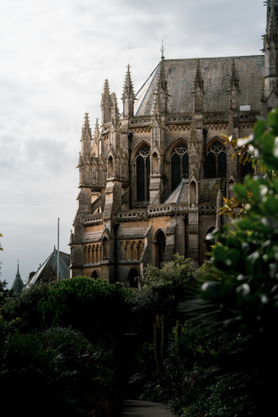 Fototapeten Die Kathedrale im geheimen Garten