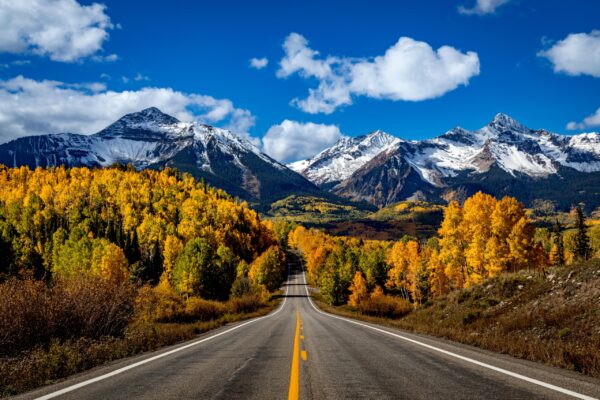Fototapeten Golden Mountain Road